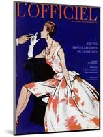 L'Officiel - Robe du Soir de Jean Lanvin Castillo en Organsoie de Ducharne, Bijoux de Mauboussin-Mourgue-Mounted Art Print