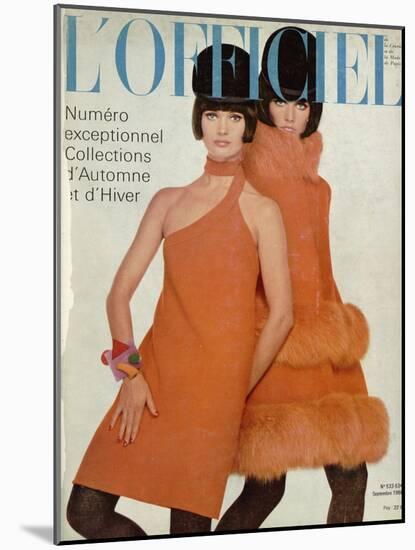 L'Officiel, September 1966 - Manteau et Robe de Pierre Cardin-Guégan-Mounted Art Print