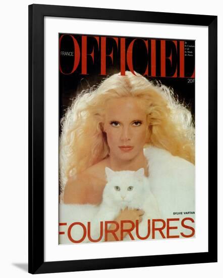 L'Officiel, September 1977 - Ensemble de Pierre Cardin-Roland Bianchini-Framed Art Print