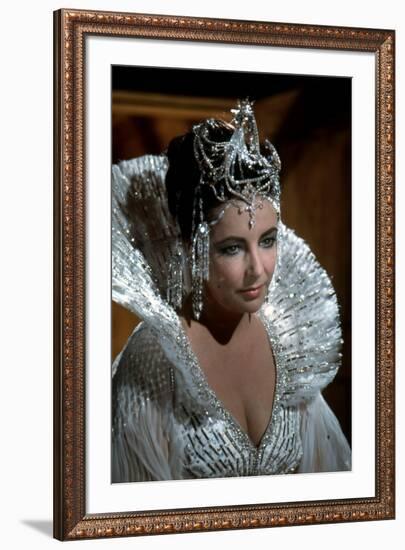 L'oiseau Bleu THE BLUE BIRD by George Cukor with Elizabeth Taylor, 1976 (photo)-null-Framed Photo