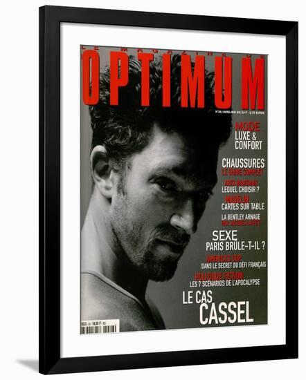 L'Optimum, April-May 1999 - Vincent Cassel Porte un Tee-Shirt Col V en Coton Chiné Calvin Klein-Antonio Spinoza-Framed Art Print