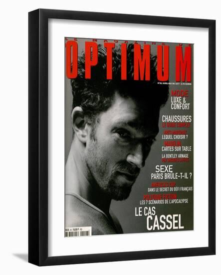 L'Optimum, April-May 1999 - Vincent Cassel Porte un Tee-Shirt Col V en Coton Chiné Calvin Klein-Antonio Spinoza-Framed Art Print
