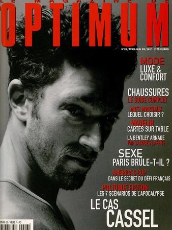 L'Optimum, April-May 1999 - Vincent Cassel Porte un Tee-Shirt Col V en  Coton Chiné Calvin Klein' Posters - Antonio Spinoza