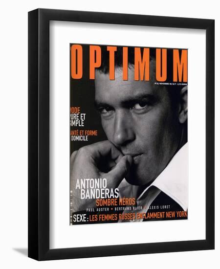 L'Optimum, November 1998 - Antonio Banderas Porte une Veste de Smoking et une Chemise Gucci-André Rau-Framed Art Print