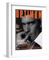 L'Optimum, November 1998 - Antonio Banderas Porte une Veste de Smoking et une Chemise Gucci-André Rau-Framed Art Print