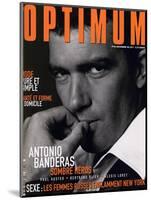 L'Optimum, November 1998 - Antonio Banderas Porte une Veste de Smoking et une Chemise Gucci-André Rau-Mounted Art Print