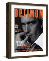 L'Optimum, November 1998 - Antonio Banderas Porte une Veste de Smoking et une Chemise Gucci-André Rau-Framed Art Print