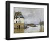 La barque pendant l'inondation à Port-Marly-Alfred Sisley-Framed Giclee Print