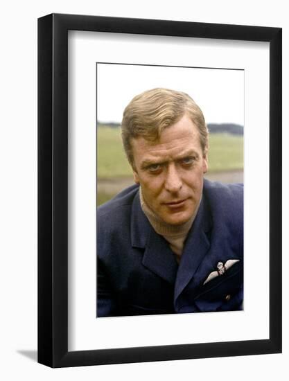 La Bataille d'Angleterre THE BATTLE OF BRITAIN by GuyHamilton with Michael Caine, 1969 (photo)-null-Framed Photo