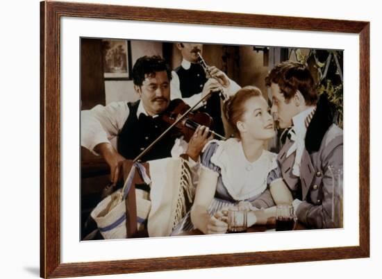 LA BELLE and L'EMPEREUR, 1959 par Axel von Ambesser with Romy Schneider and Helmut Lohner (photo)-null-Framed Photo