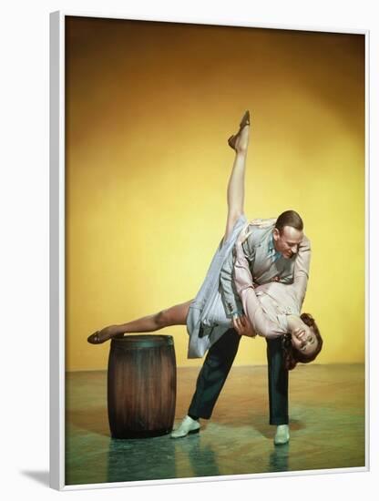 La Belle by Moscou SILK STOCKINGS by RoubenMamoulian with Cyd Charisse and Fred Astaire, 1957 (phot-null-Framed Photo