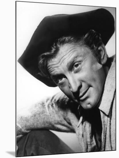 La captive aux yeux clairs THE BIG SKY by HowardHawks with Kirk Douglas, 1952 (b/w photo)-null-Mounted Photo