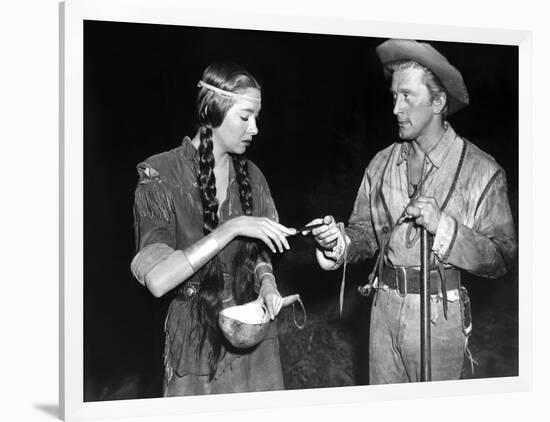 La captive aux yeux clairs THE BIG SKY by HowardHawks with Kirk Douglas, Elizabeth Threatt, 1952 (b-null-Framed Photo