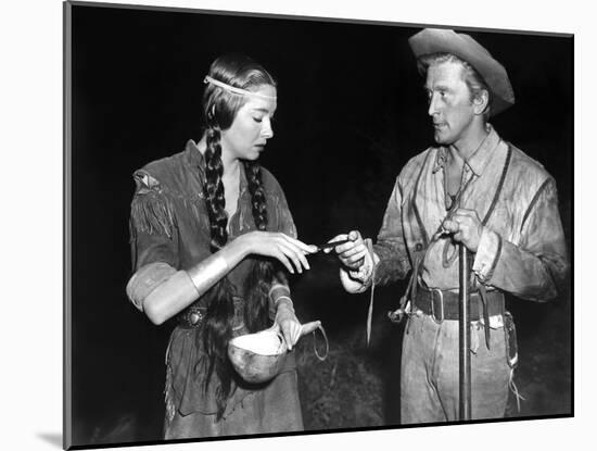 La captive aux yeux clairs THE BIG SKY by HowardHawks with Kirk Douglas, Elizabeth Threatt, 1952 (b-null-Mounted Photo