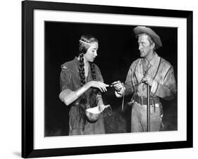 La captive aux yeux clairs THE BIG SKY by HowardHawks with Kirk Douglas, Elizabeth Threatt, 1952 (b-null-Framed Photo