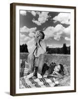 La captive aux yeux clairs THE BIG SKY by HowardHawks with Kirk Douglas, Elizabeth Threatt, 1952 (b-null-Framed Photo