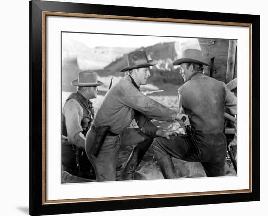 La Caravane heroique (Virginia City) by MichaelCurtiz with Errol Flynn and Randolph Scott, 1940 (b/-null-Framed Photo