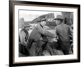 La Caravane heroique (Virginia City) by MichaelCurtiz with Errol Flynn and Randolph Scott, 1940 (b/-null-Framed Photo