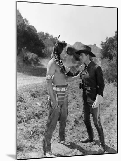 La Charge Fantastique THEY DIED WITH THEIR BOOTS ON by Raoul Walsh with Anthony Quinn and Errol fly-null-Mounted Photo