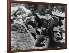 La Charge Fantastique THEY DIED WITH THEIR BOOTS ON by Raoul Walsh with Errol Flynn, 1941 (b/w phot-null-Framed Photo