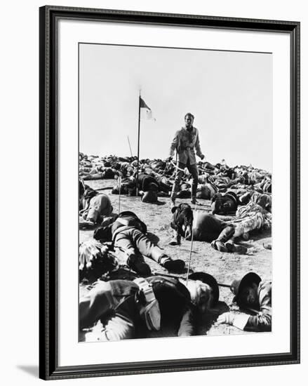 La Charge Fantastique THEY DIED WITH THEIR BOOTS ON by Raoul Walsh with Errol Flynn, 1941 (b/w phot-null-Framed Photo