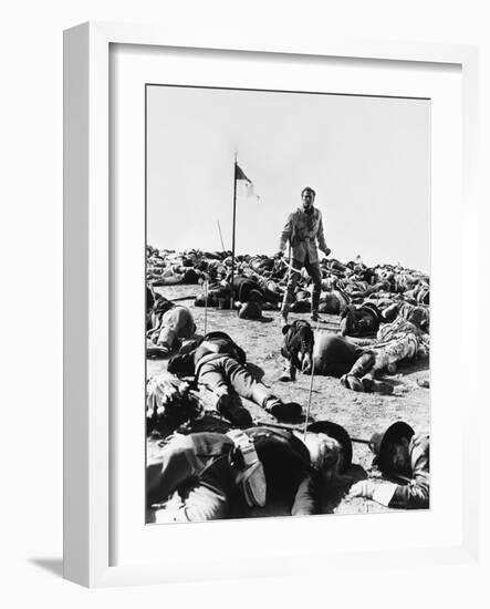 La Charge Fantastique THEY DIED WITH THEIR BOOTS ON by Raoul Walsh with Errol Flynn, 1941 (b/w phot-null-Framed Photo