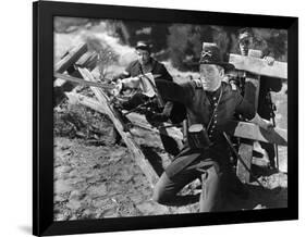 La Charge Fantastique THEY DIED WITH THEIR BOOTS ON by Raoul Walsh with Errol Flynn, 1941 (b/w phot-null-Framed Photo