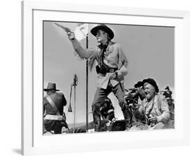 La Charge Fantastique THEY DIED WITH THEIR BOOTS ON by Raoul Walsh with Errol Flynn, 1941 (b/w phot-null-Framed Photo