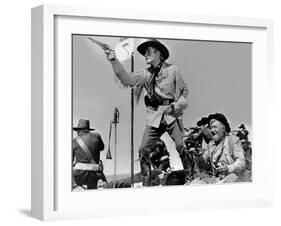 La Charge Fantastique THEY DIED WITH THEIR BOOTS ON by Raoul Walsh with Errol Flynn, 1941 (b/w phot-null-Framed Photo