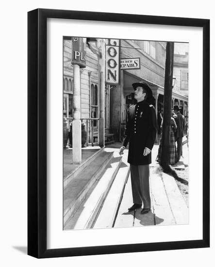 La Charge Fantastique THEY DIED WITH THEIR BOOTS ON by Raoul Walsh with Errol Flynn, 1941 (b/w phot-null-Framed Photo