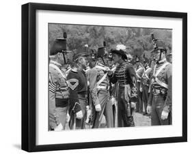 La Charge Fantastique THEY DIED WITH THEIR BOOTS ON by Raoul Walsh with Joe Sawyer, Arthur Kennedy -null-Framed Photo