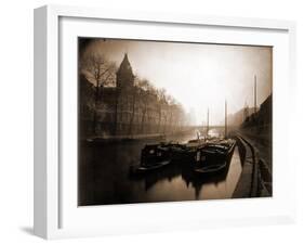 La Conciergerie et la Seine, Brouillard en Hiver, 1923-Eugène Atget-Framed Photographic Print