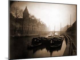 La Conciergerie et la Seine, Brouillard en Hiver, 1923-Eugène Atget-Mounted Photographic Print