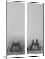 La construction de la Tour Eiffel vue de l'une des tours du palais du Trocadéro-Théophile Féau-Mounted Giclee Print