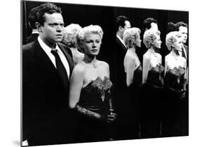 La Dame by Shanghai THE LADY FROM SHANGHAI by OrsonWelles with Orson Welles and Rita Hayworth, 1947-null-Mounted Photo