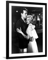 La Dame by Shanghai THE LADY FROM SHANGHAI by OrsonWelles with Orson Welles and Rita Hayworth, 1947-null-Framed Photo