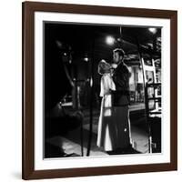 La Dame by Shanghai THE LADY FROM SHANGHAI by OrsonWelles with Orson Welles and Rita Hayworth, 1947-null-Framed Photo