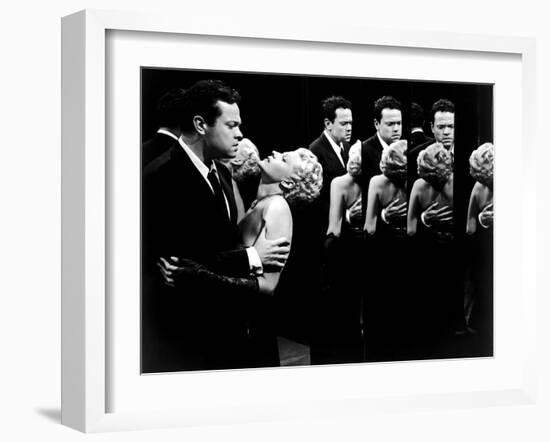 La Dame by Shanghai THE LADY FROM SHANGHAI by OrsonWelles with Orson Welles and Rita Hayworth, 1947-null-Framed Photo