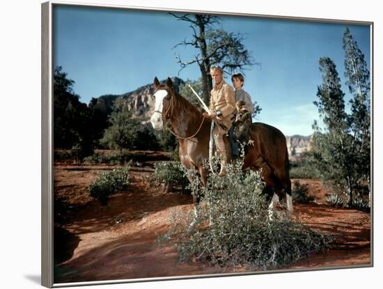 La derniere caravane The Last Wagon by DelmerDaves with Richard Widmark, 1956 (photo)-null-Framed Photo