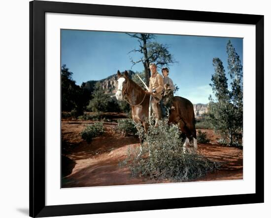 La derniere caravane The Last Wagon by DelmerDaves with Richard Widmark, 1956 (photo)-null-Framed Photo