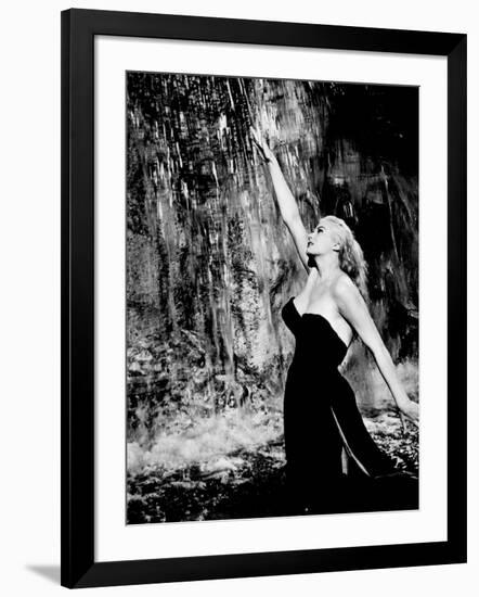 La Dolce Vita, Anita Ekberg, 1960-null-Framed Photo