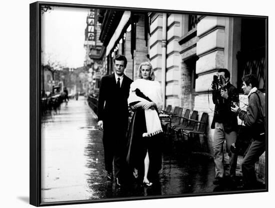 La Dolce Vita, Marcello Mastroianni, Anita Ekberg, 1960-null-Framed Photo