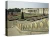 La façade du Grand Trianon, et le parterre du jardin haut (prise de vue dans les années 80)-null-Stretched Canvas