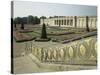 La façade du Grand Trianon, et le parterre du jardin haut (prise de vue dans les années 80)-null-Stretched Canvas