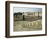 La façade du Grand Trianon, et le parterre du jardin haut (prise de vue dans les années 80)-null-Framed Premium Giclee Print