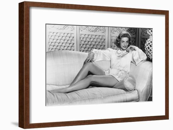 La Femme Modele Designing Woman De Vincenteminnelli Avec Lauren Bacall, 1957-null-Framed Photo