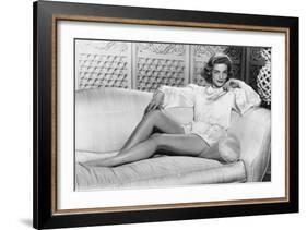 La Femme Modele Designing Woman De Vincenteminnelli Avec Lauren Bacall, 1957-null-Framed Photo