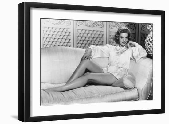 La Femme Modele Designing Woman De Vincenteminnelli Avec Lauren Bacall, 1957-null-Framed Photo