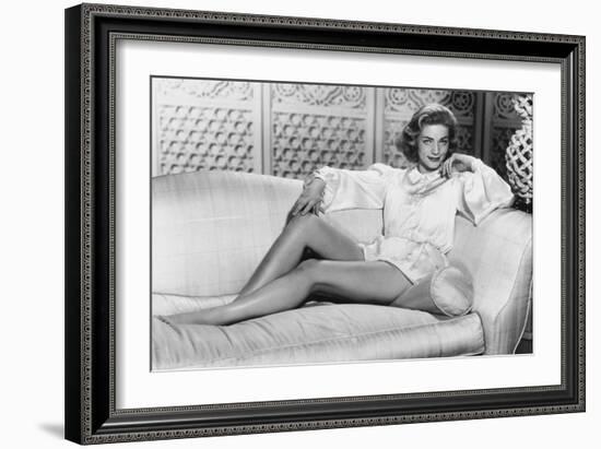 La Femme Modele Designing Woman De Vincenteminnelli Avec Lauren Bacall, 1957-null-Framed Photo