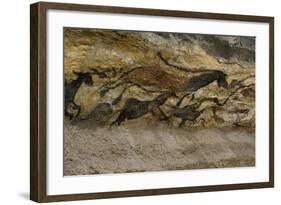 La grotte de Lascaux (Dordogne) ; la salle des taureaux (fac-similé).-null-Framed Giclee Print